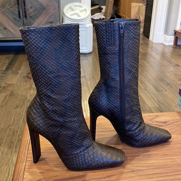 Yeezy season 6 embossed leather ankle boot- 110 MM Heel - Picture 4 of 6